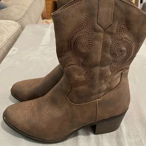 COPY - Sz 10 brown Cowboy Boots in excellent condition